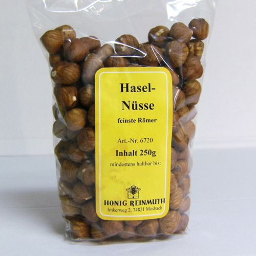 Ganze Haselnüsse