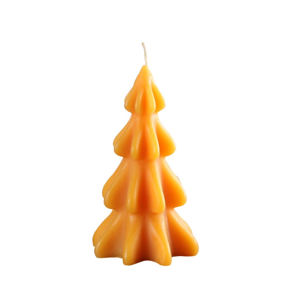 In Handarbeit gegossene Tannenbaumkerze aus Bienenwachs.
