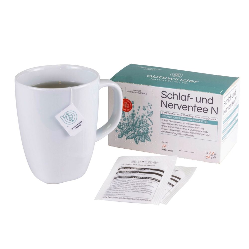 Zubereitung des Schlaf-Nerventee N mit sprudelnd kochendem Wasser.