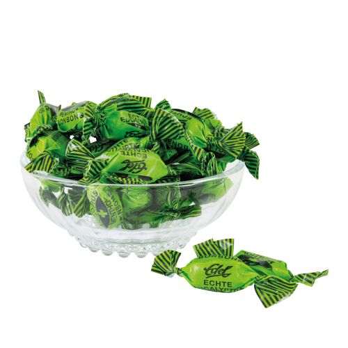 Eukalyptusbonbons in grünem Papier eingewicket, beschriftet, in einer Glasschale , 2 Bonbons vor der Schale