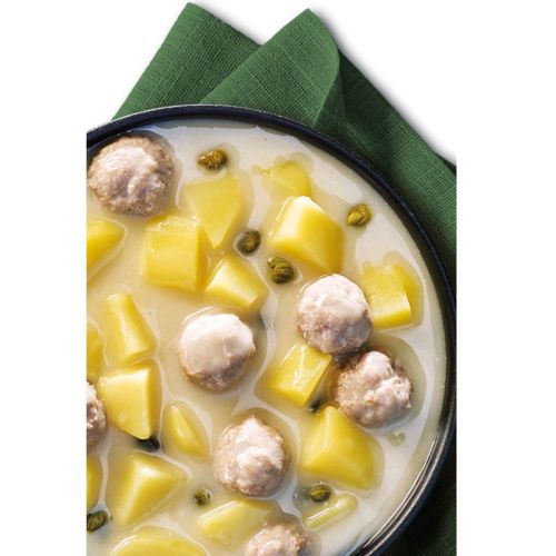 königsberger Klopse in Pfanne auf grüner Serviette