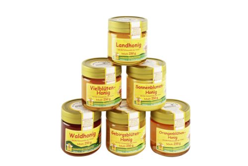 Honigpaket zur Pyramide gestapelt